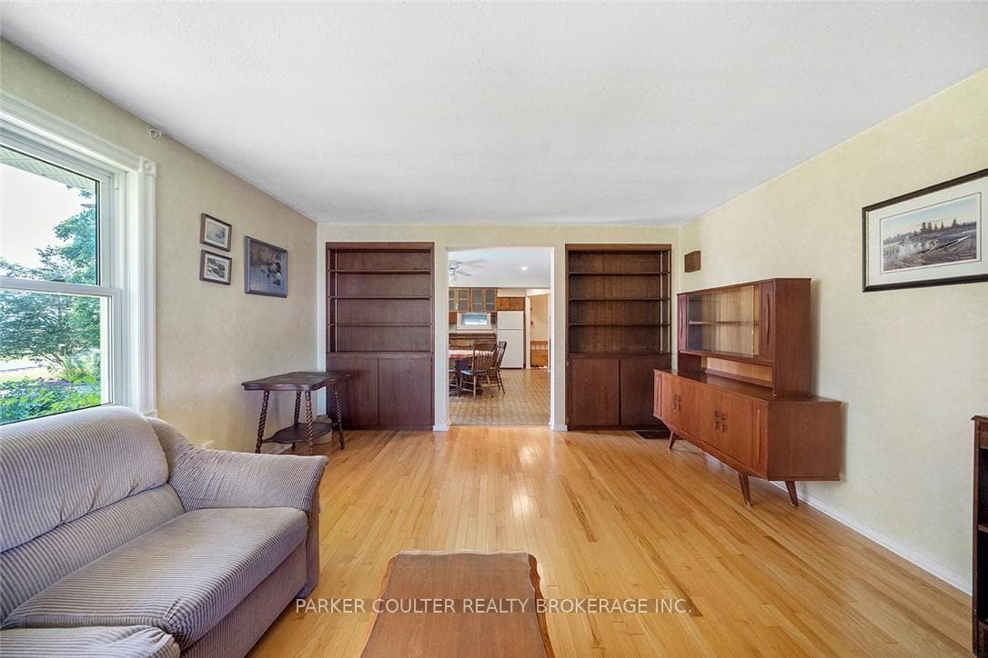 1736 Killarney Beach Road photo 9