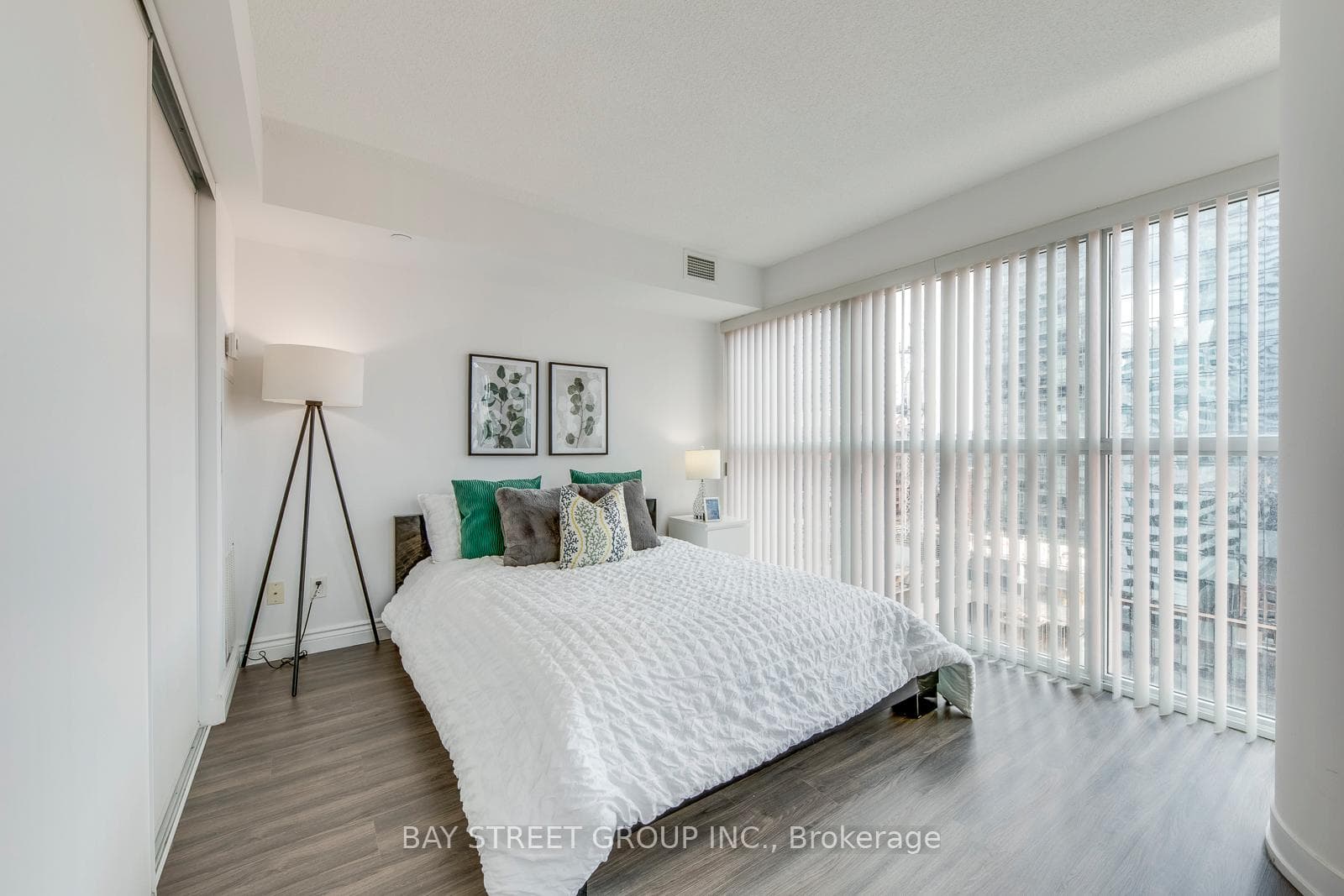 87 Peter Street Unit 1305 photo 18