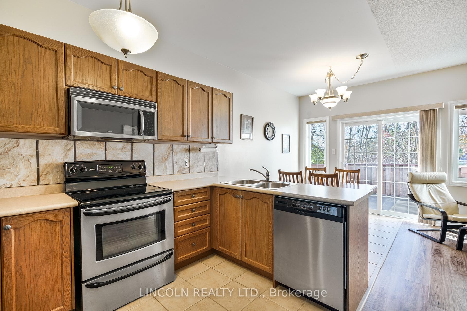 18 Glendower Crescent photo 9