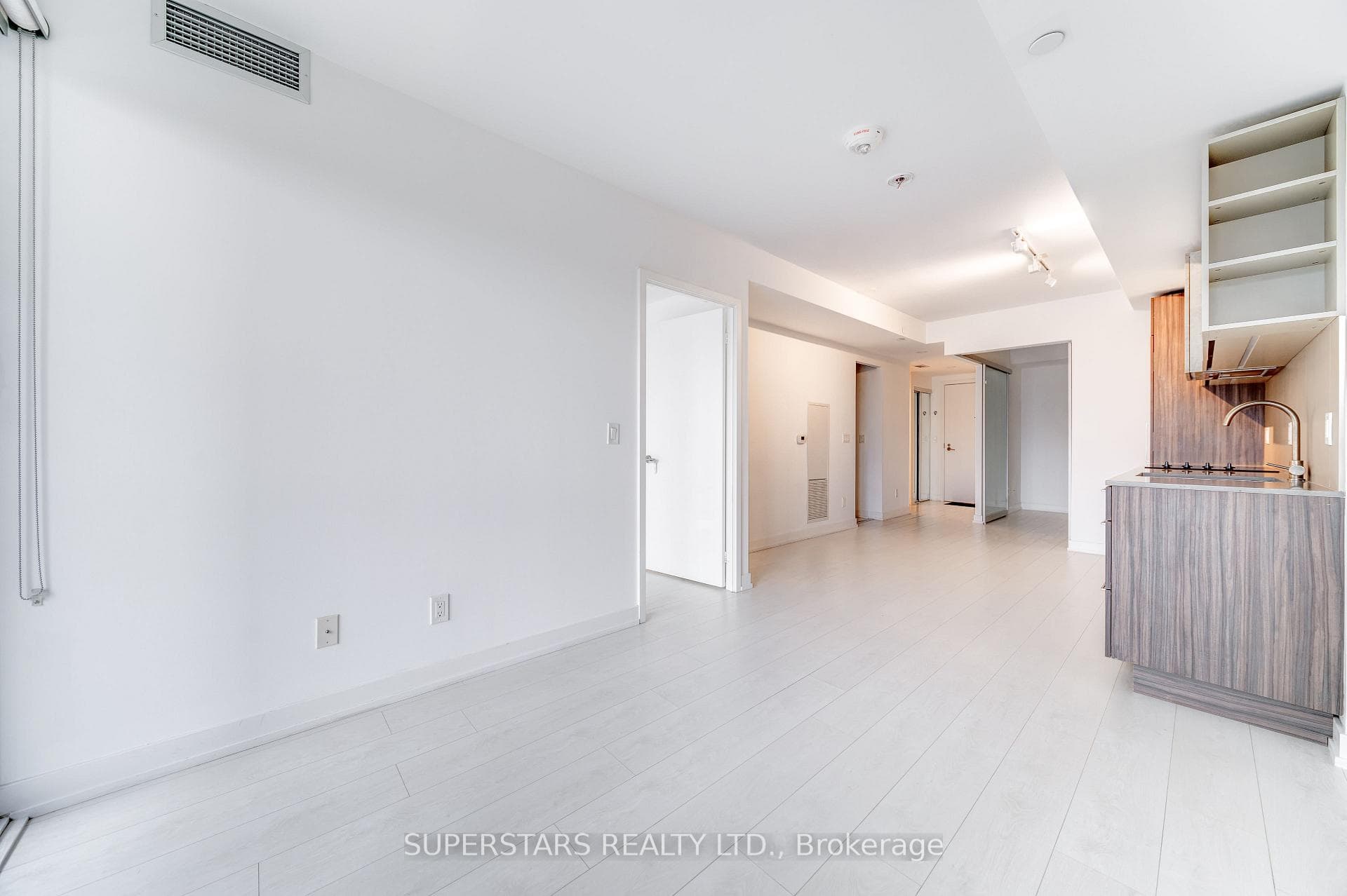 19 Western Battery Road Unit 523 photo 10