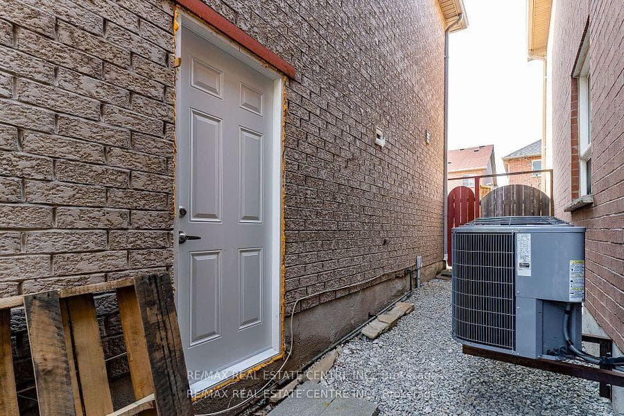 22 Slessor Lane photo 29