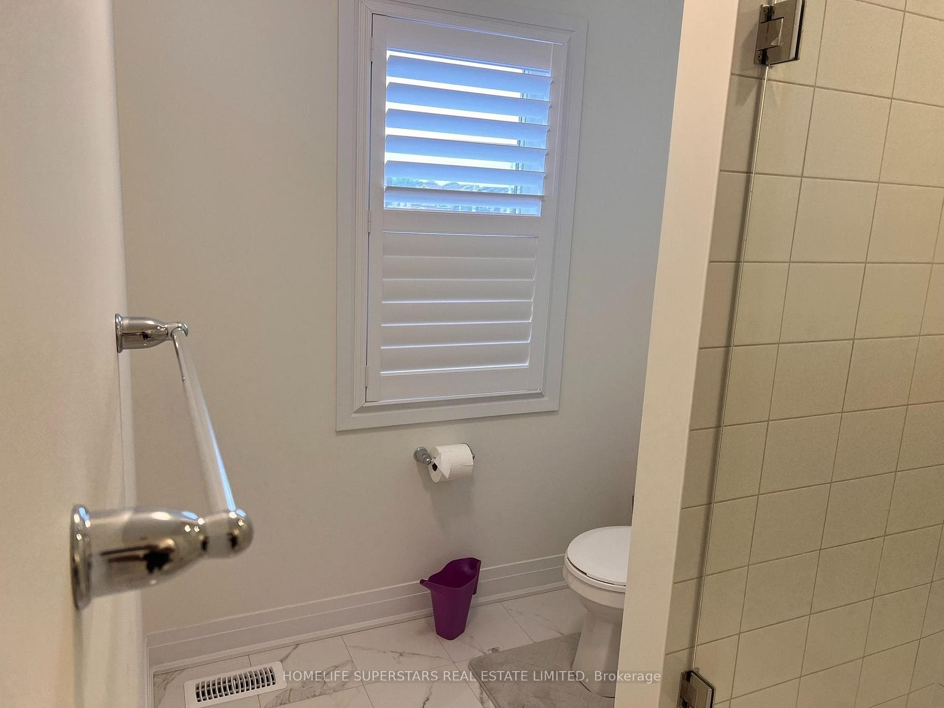 188 AVIRON Crescent photo 22