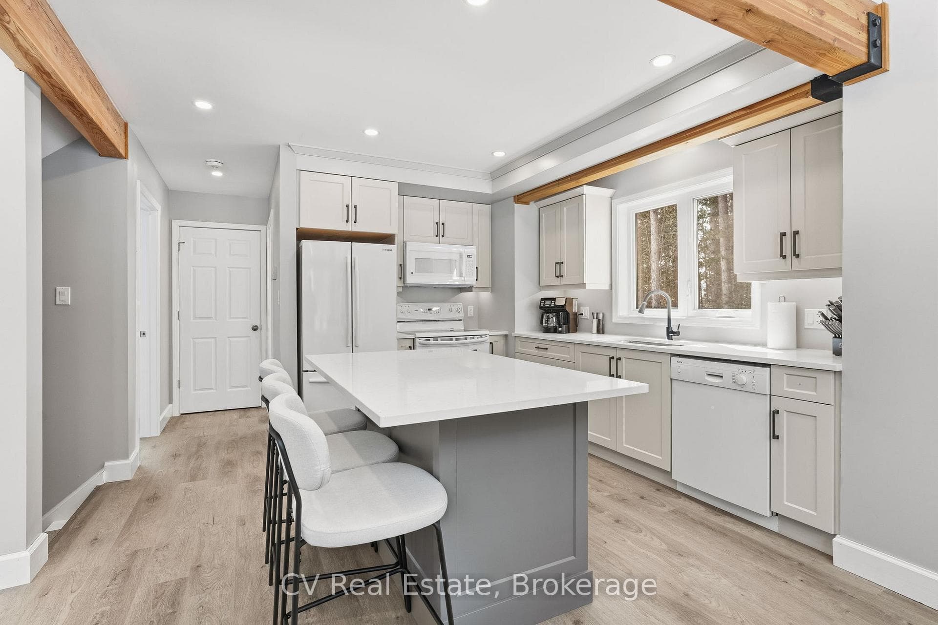 1158 Chetwynd Road photo 14