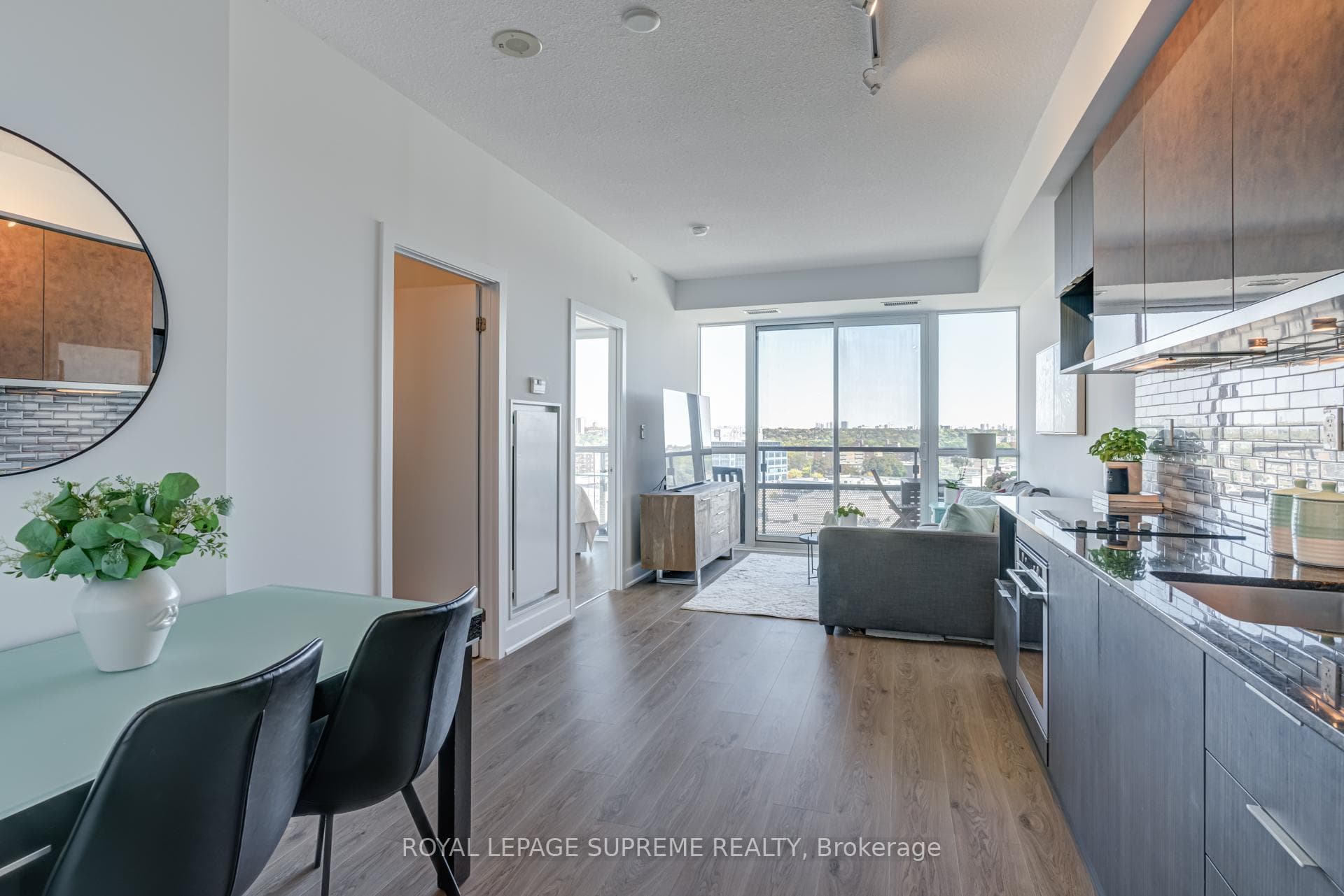 99 The Donway W Way Unit 817 photo 4