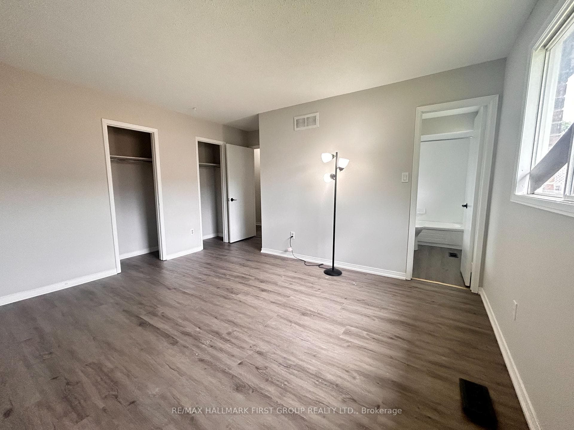 471 Laurie Avenue photo 9