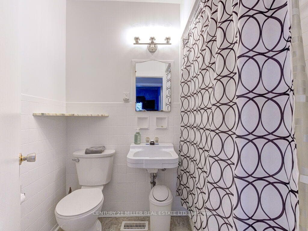 154 Luscombe Street photo 18
