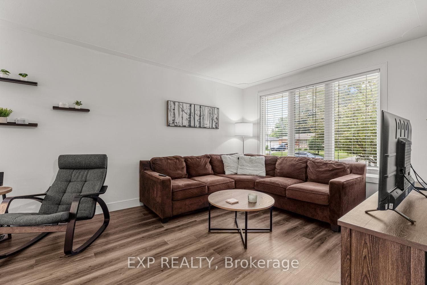 577 Dewan Street photo 11