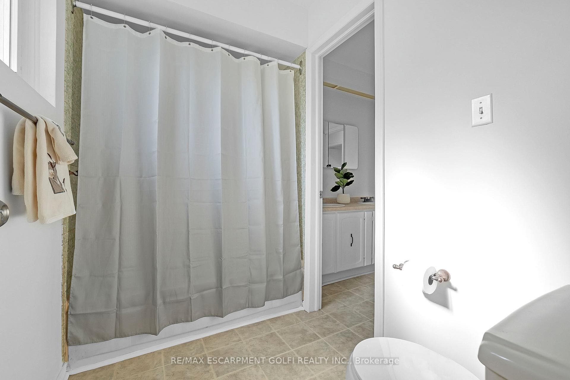 677 Carmen Court photo 24