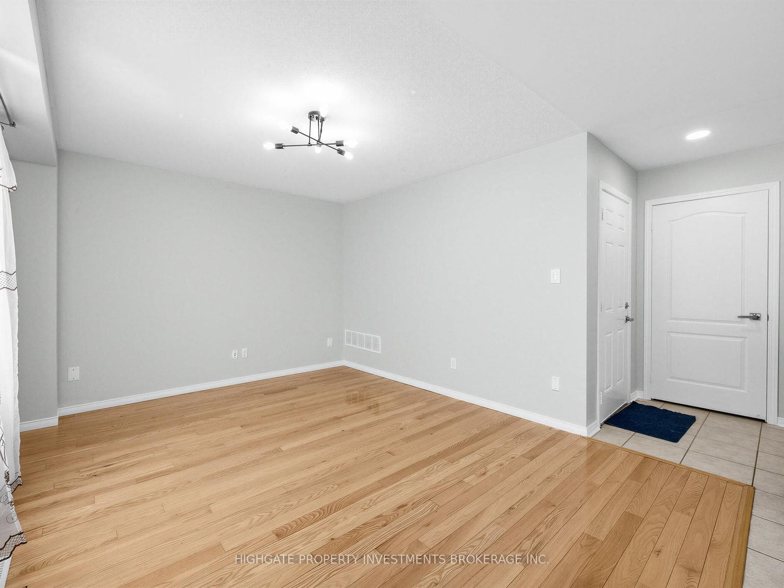 55 Todhunter Crescent photo 15