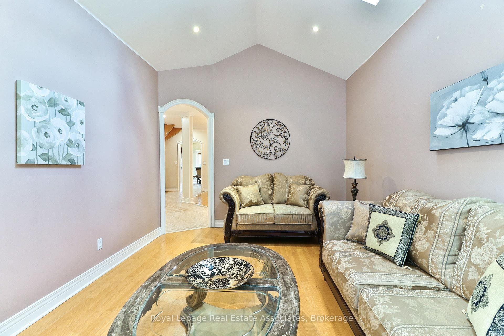 38 Eaglewood Boulevard photo 4