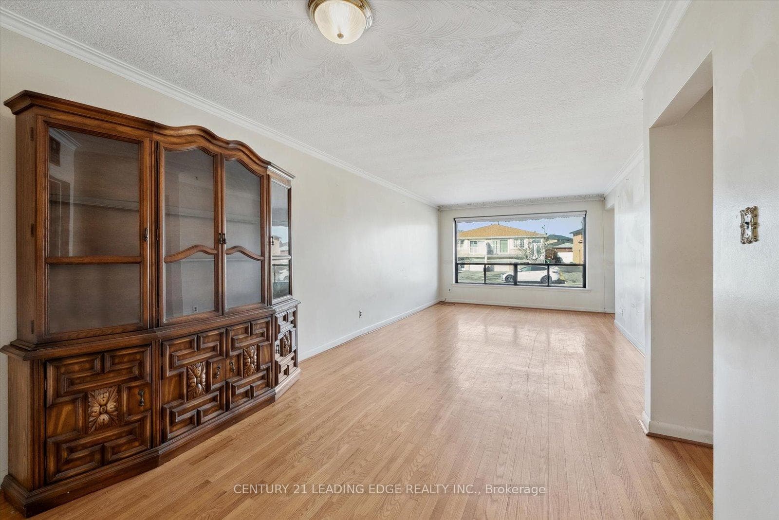 21 Newlin Crescent photo 7