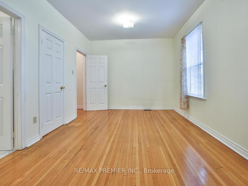 42 Simpson Avenue photo 24