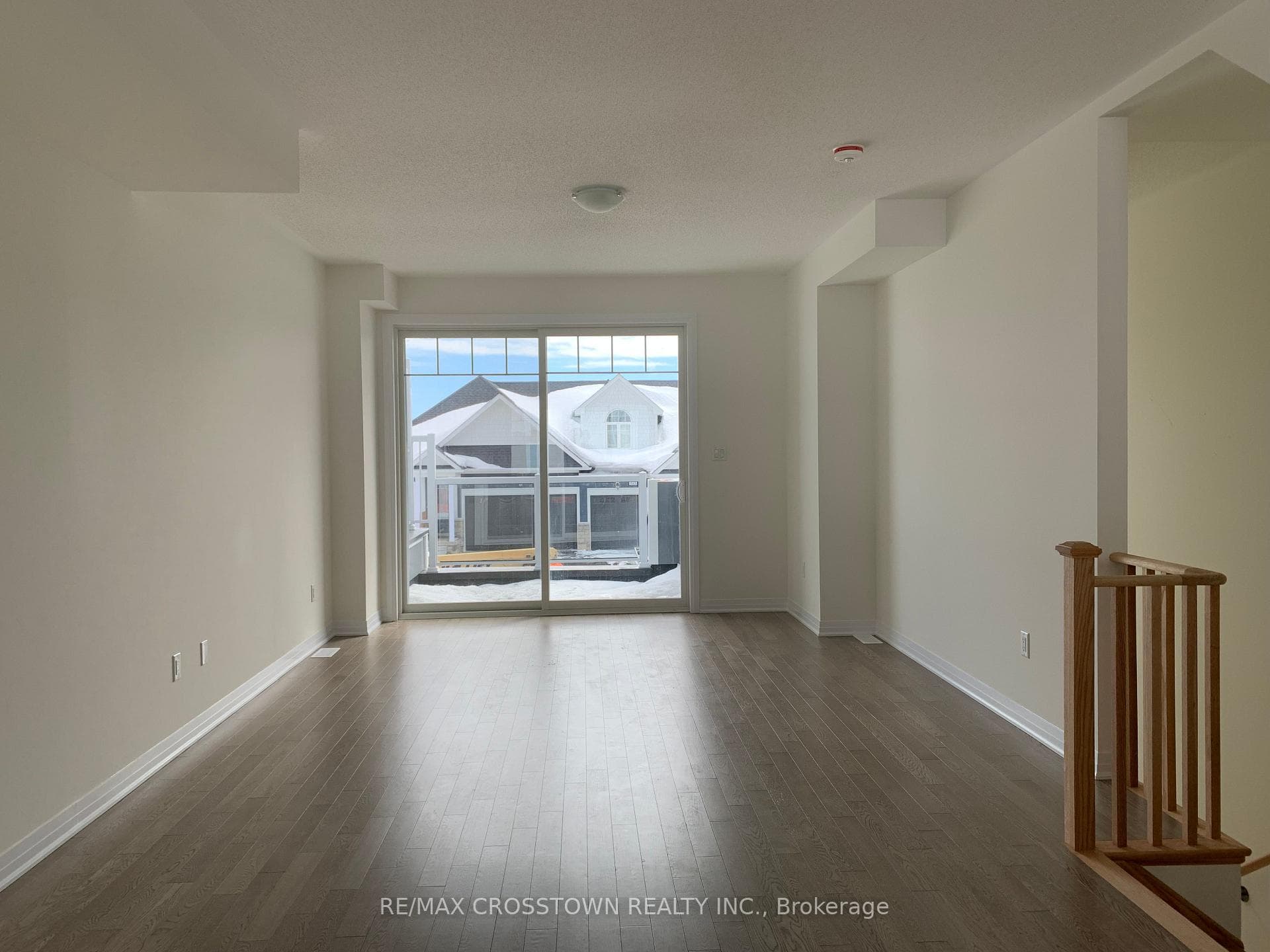 548 Hudson Crescent photo 5