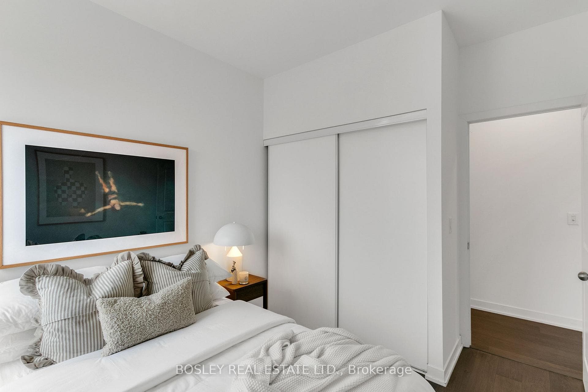 105 George Street Unit 1404 photo 18