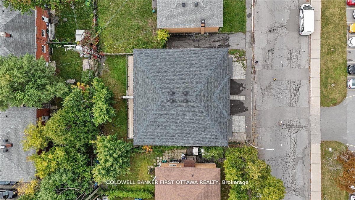562 QUEEN MARY Street photo 41