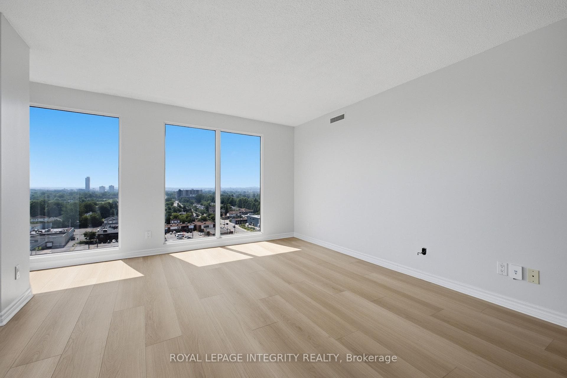 545 St Laurent Boulevard Unit 1207 photo 14