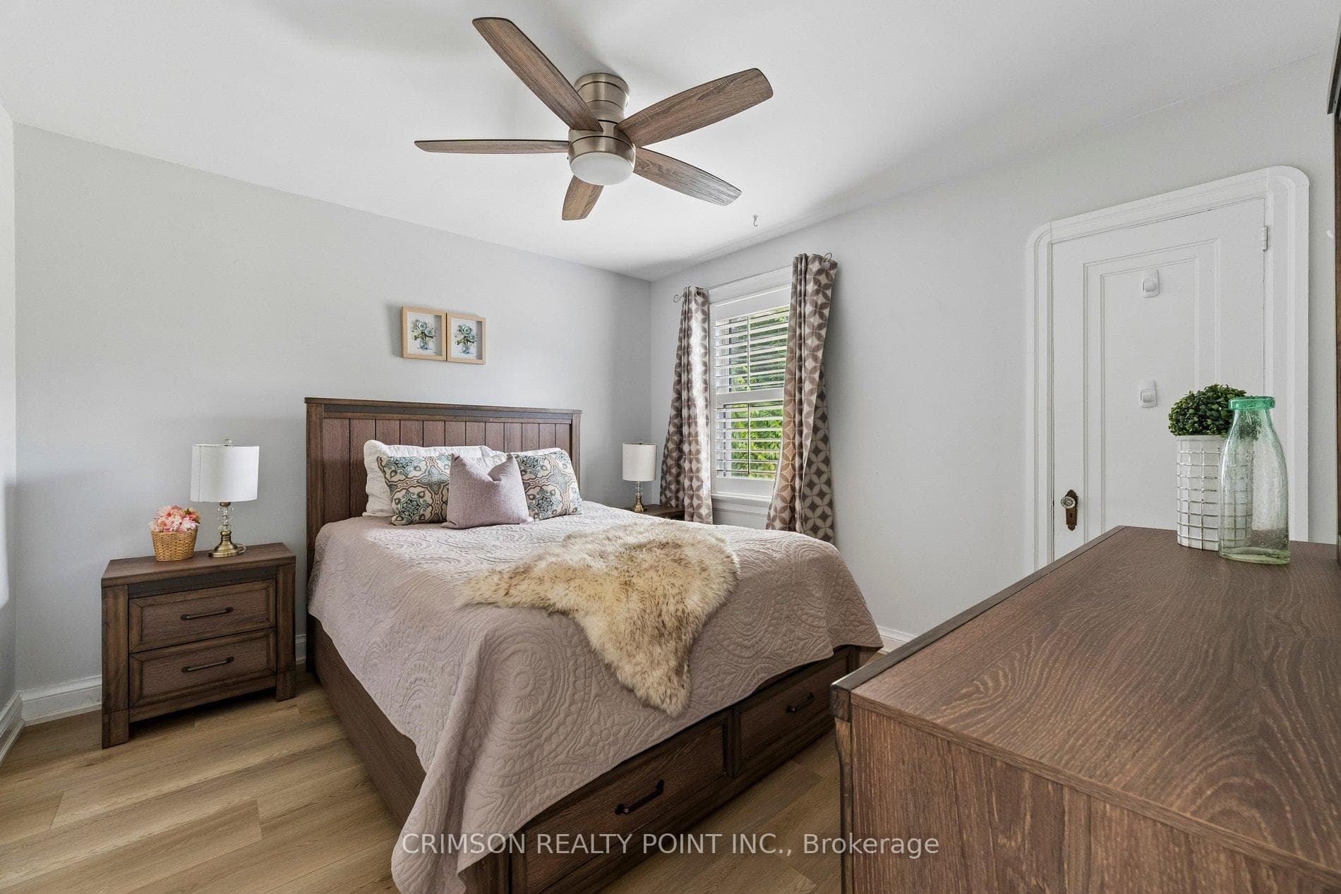 503 Athol Street photo 19