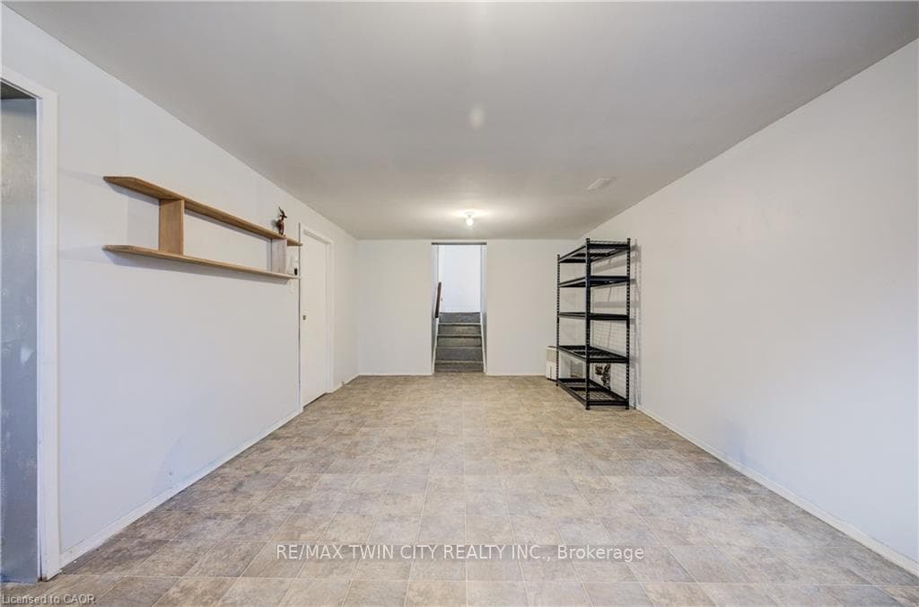 1099 SOVEREIGN Road photo 26