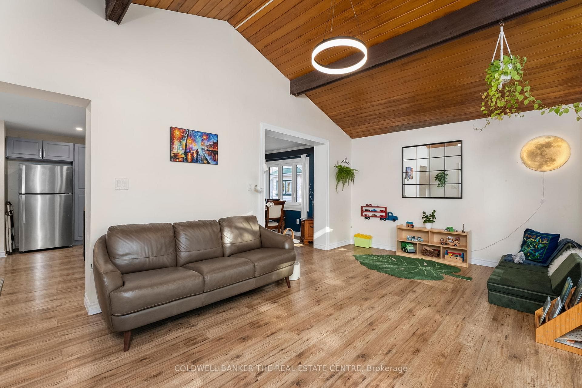 105 Hillcroft Street photo 10