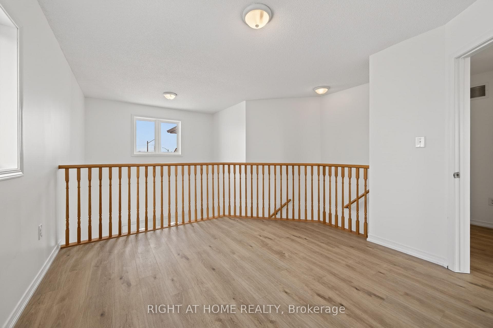 2084 Osbond Road photo 13