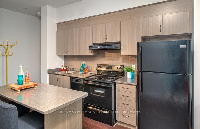 132 Berkeley Street Unit 418 photo 4