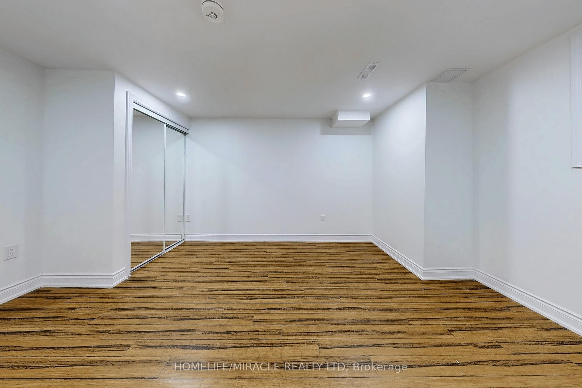 625 Symons Cross N/A Unit Bsmnt photo 21