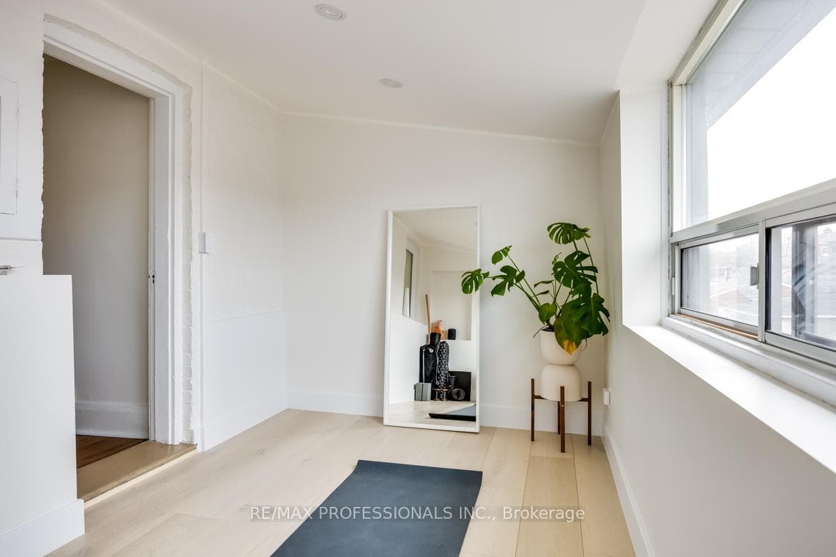 1381 Lansdowne Avenue photo 24
