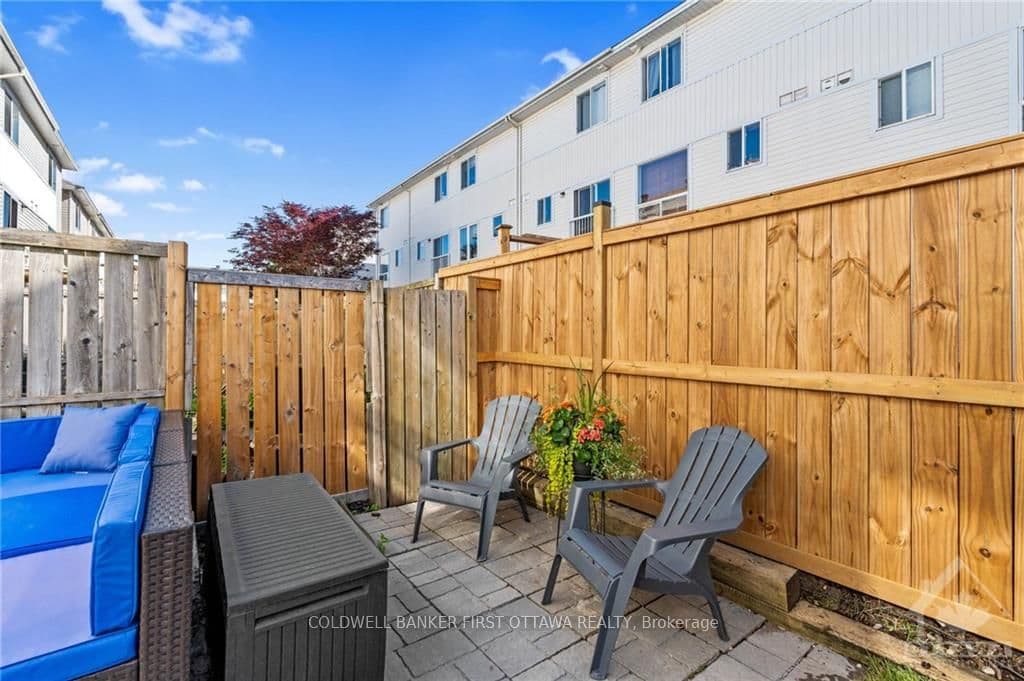 474 SEYTON Drive photo 25