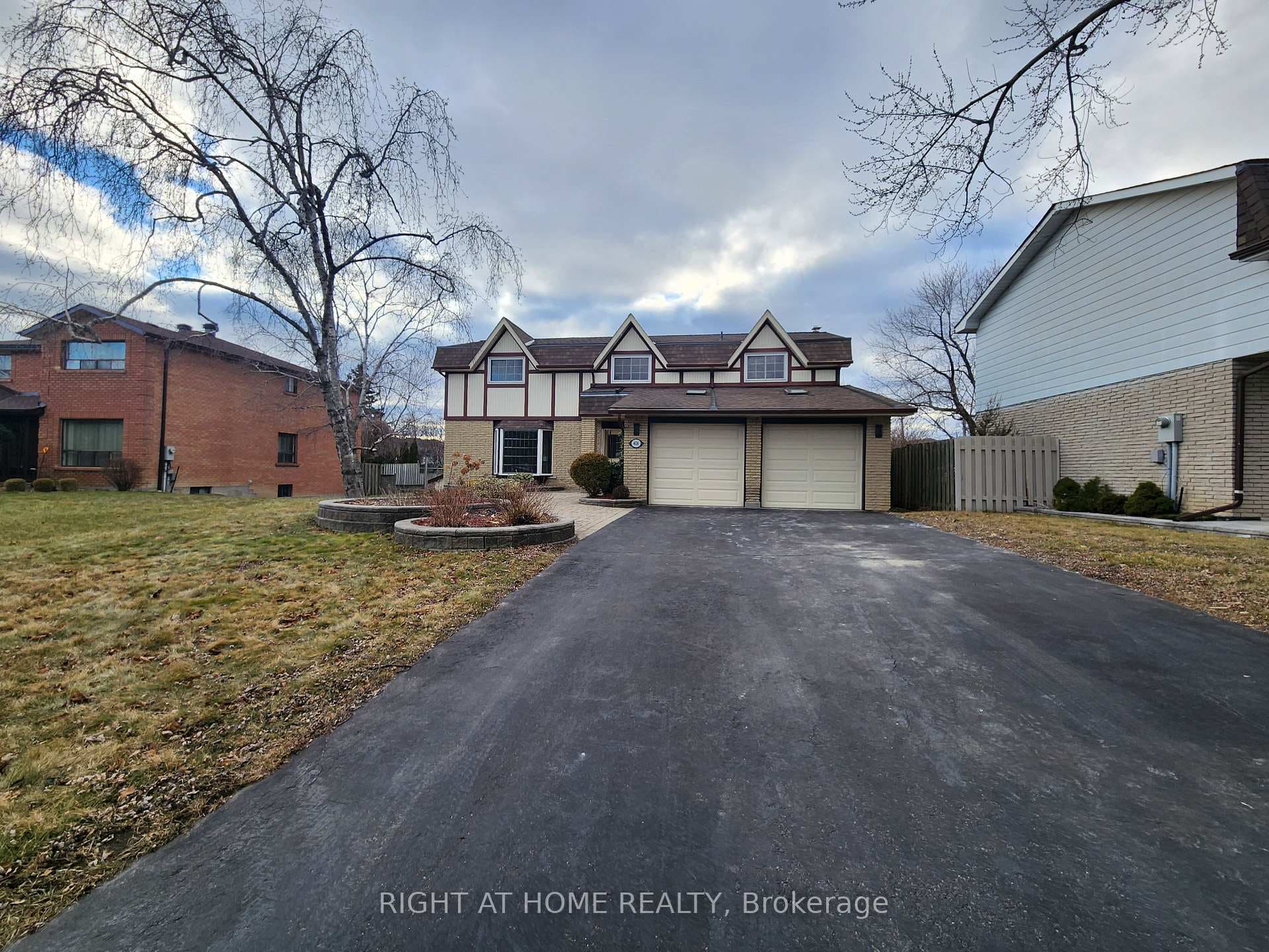 406 Calderstone Crescent photo 3