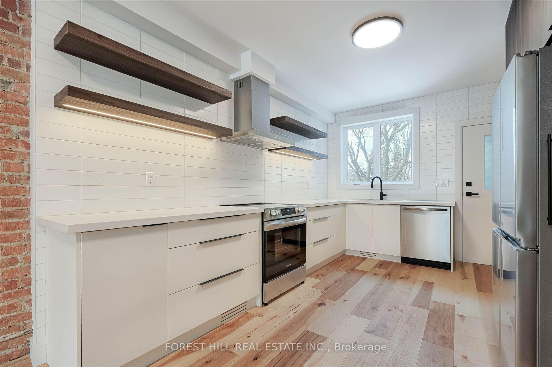 174 Sunnyside Avenue Unit Main photo 9