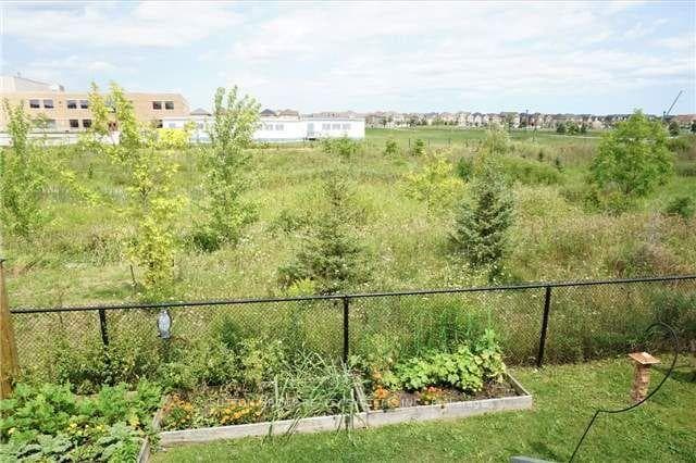 325 Hobbs Crescent photo 14