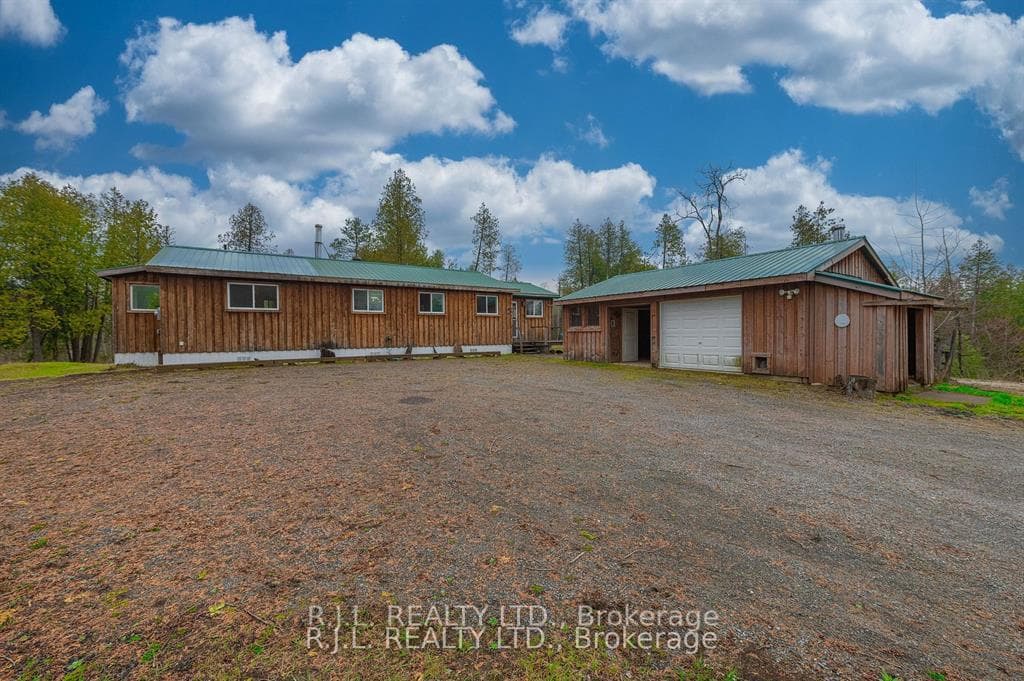 582 Sutton Road photo 1