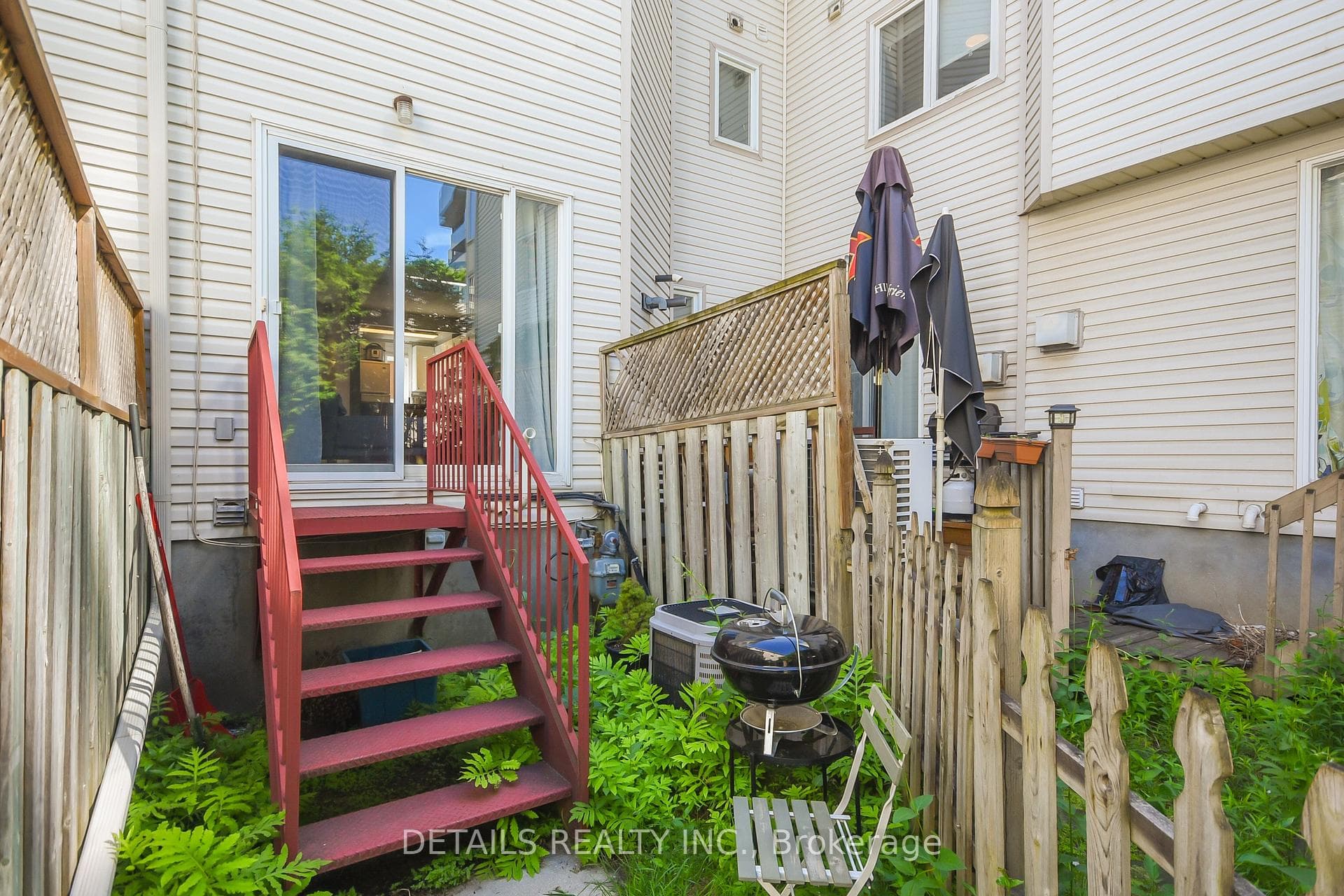 158 Forward Avenue photo 32
