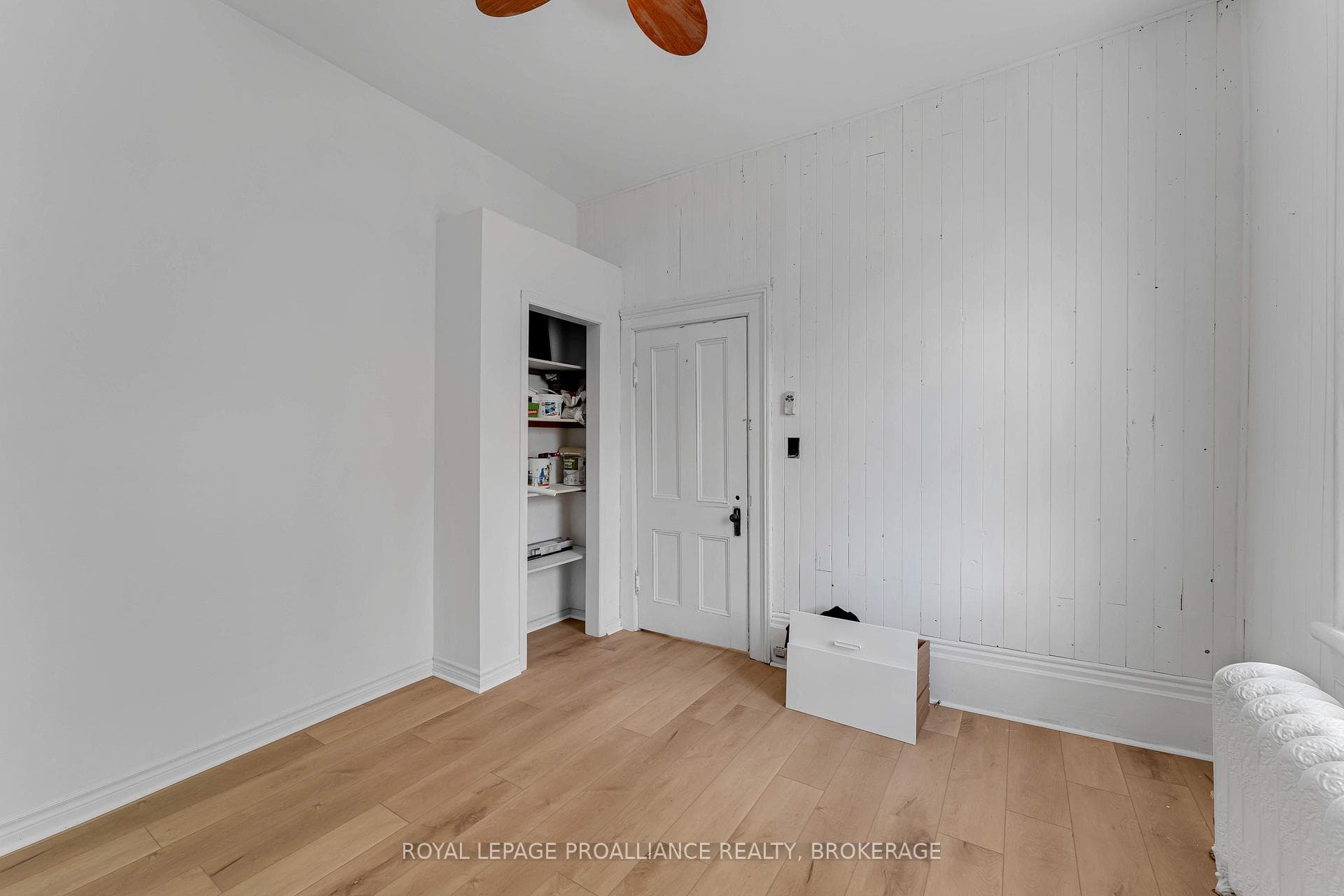 430 KING Street photo 21