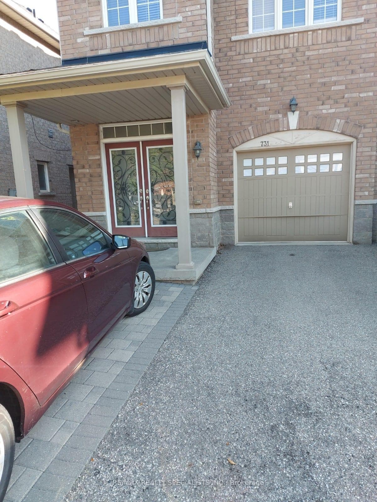 731 Agnew Crescent photo 1