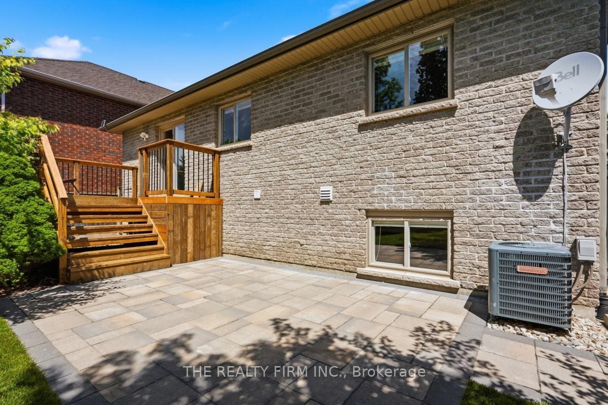 813 Leacock Way photo 39