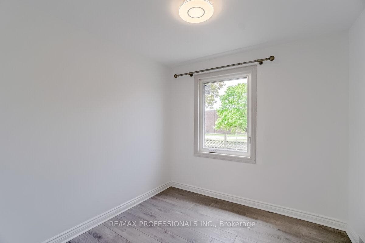 351 Maurice Drive photo 19