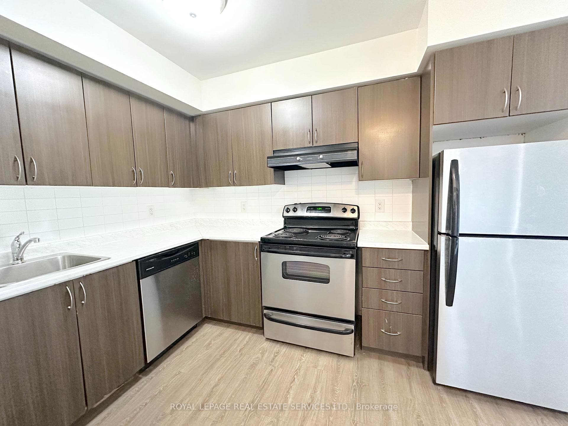 73 Bayly Street Unit 1204 photo 4