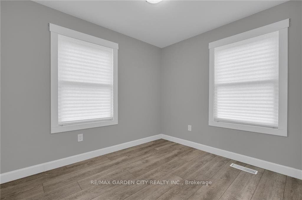 27 St George Street Unit Main photo 12