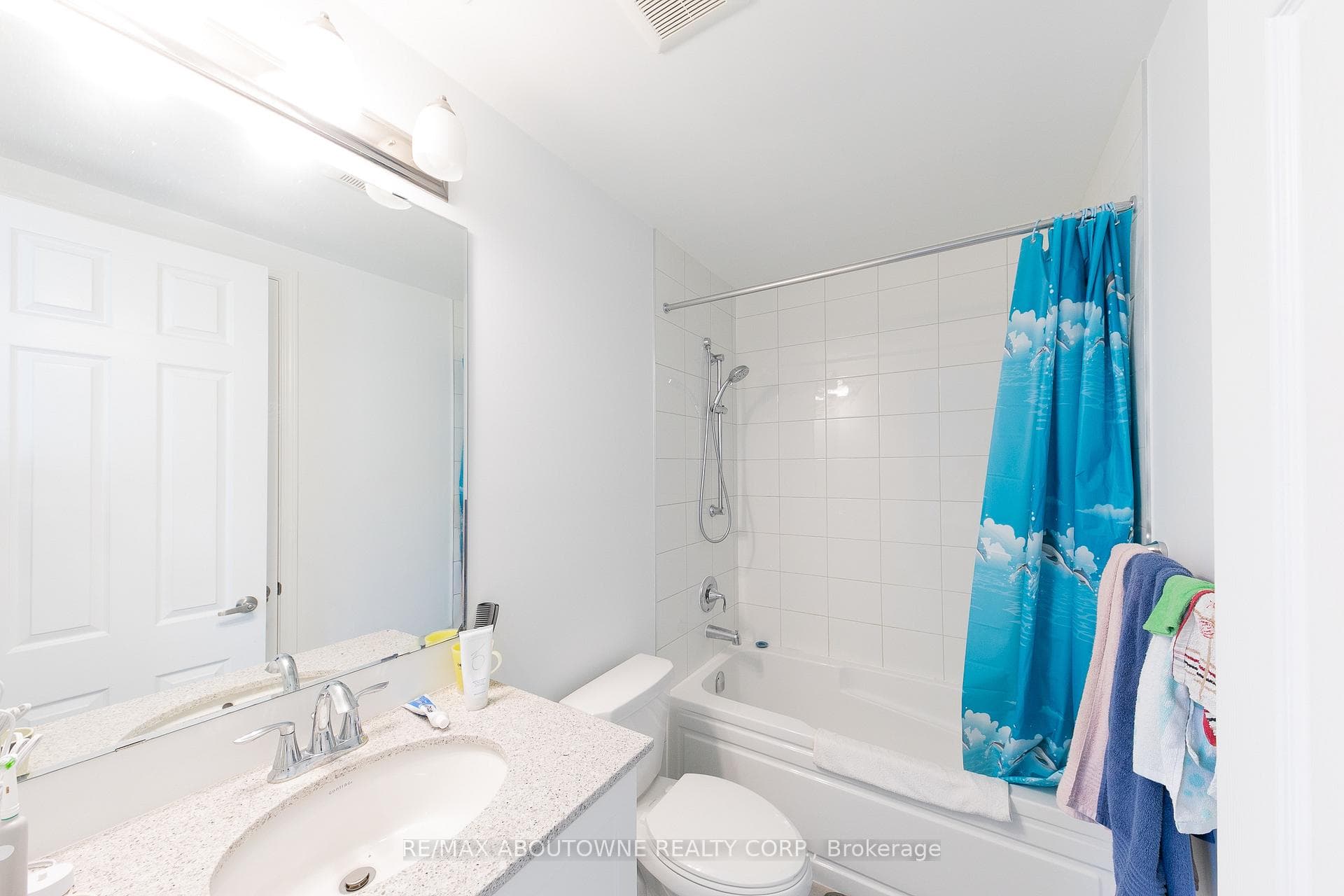 3040 Bramall Gardens photo 4