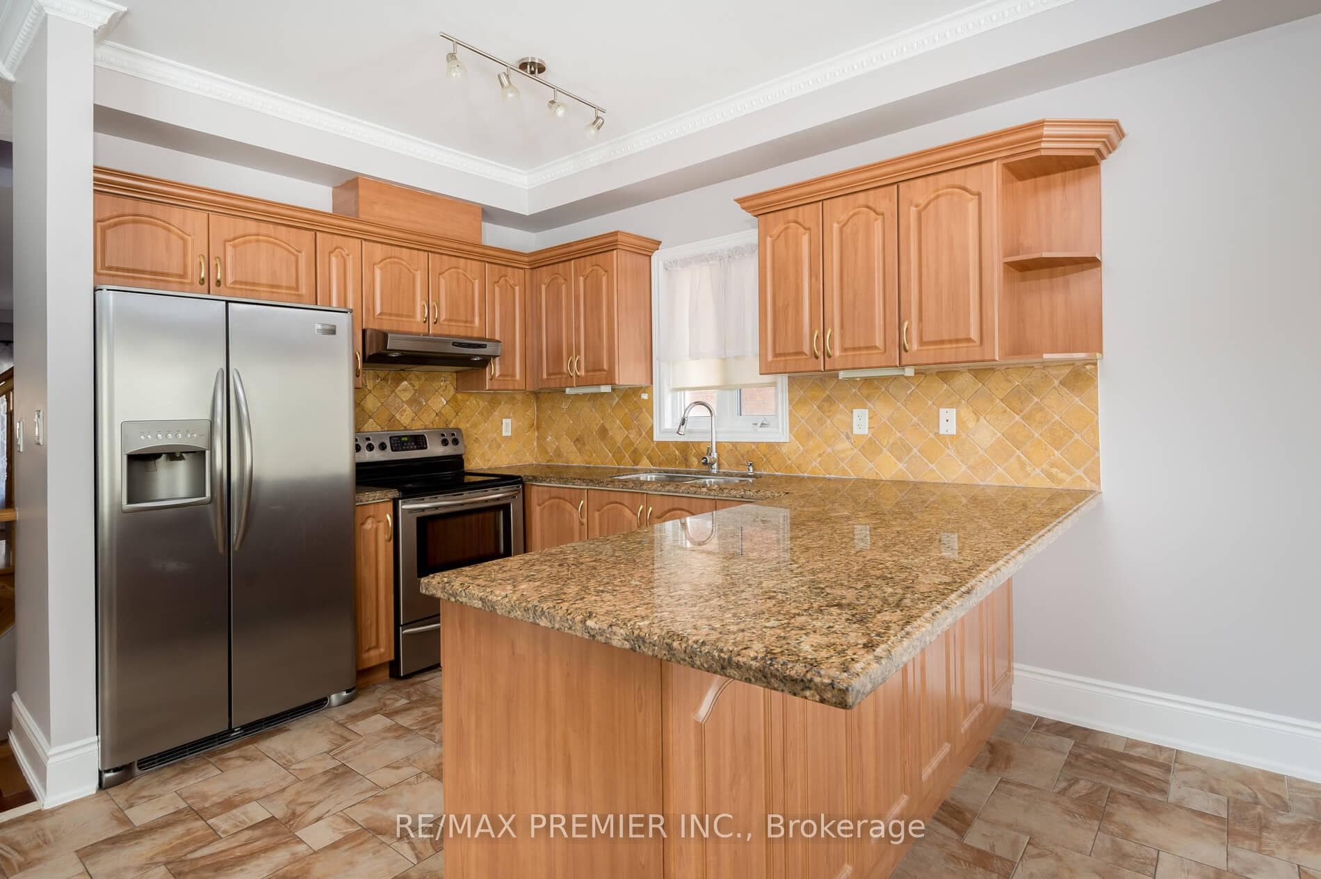 61 St Victor Drive photo 11