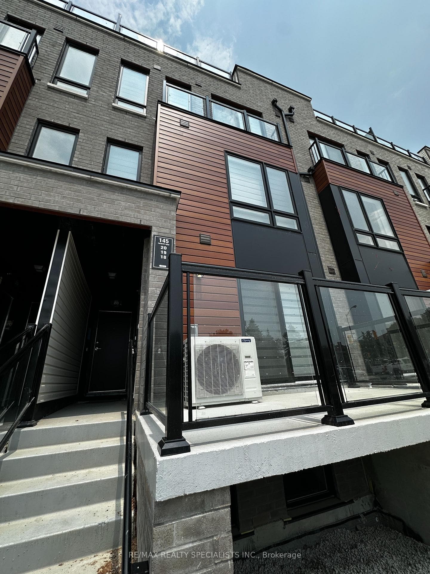 145 Tapscott Road Unit 18 photo 1