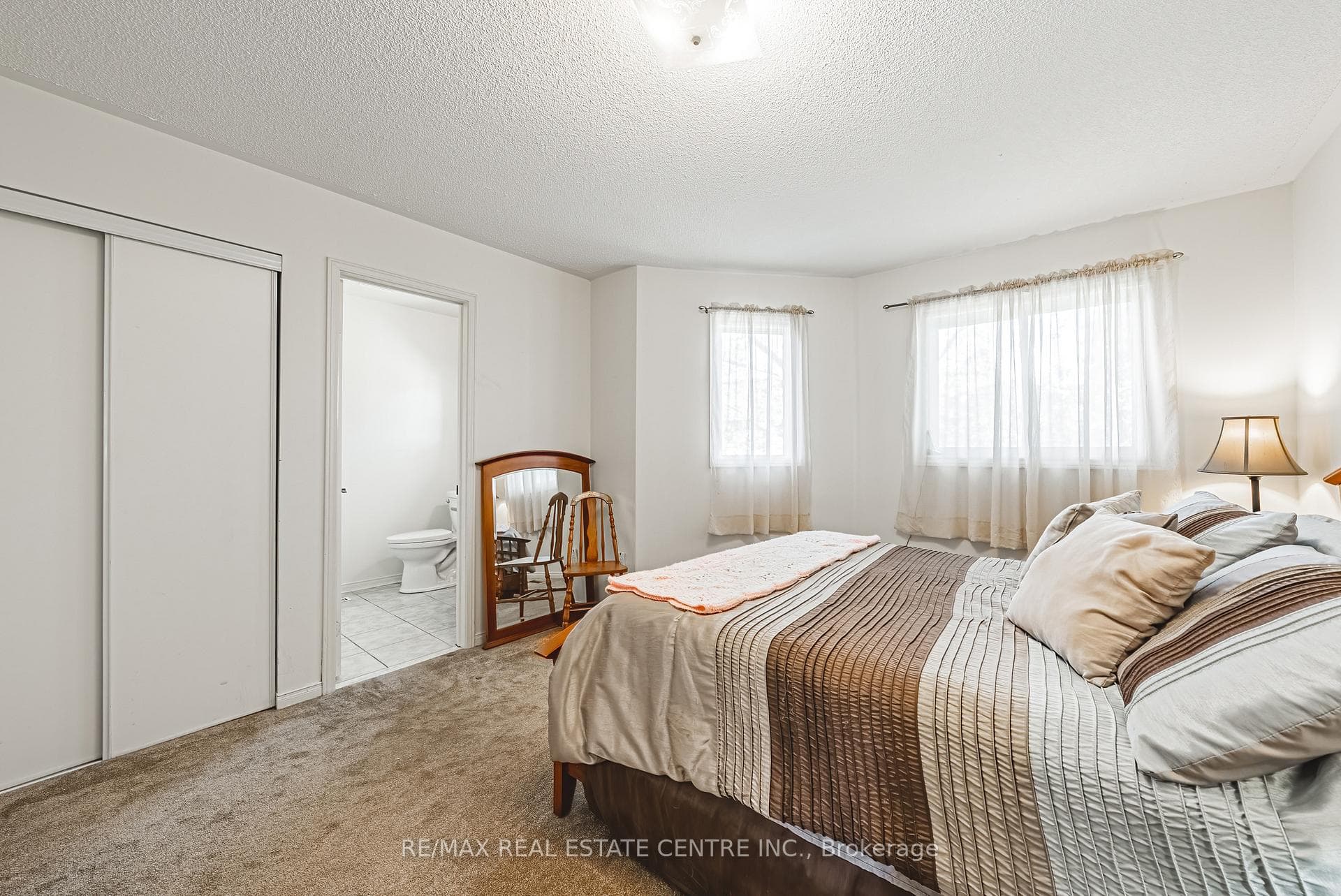 487 Taylor Crescent photo 15