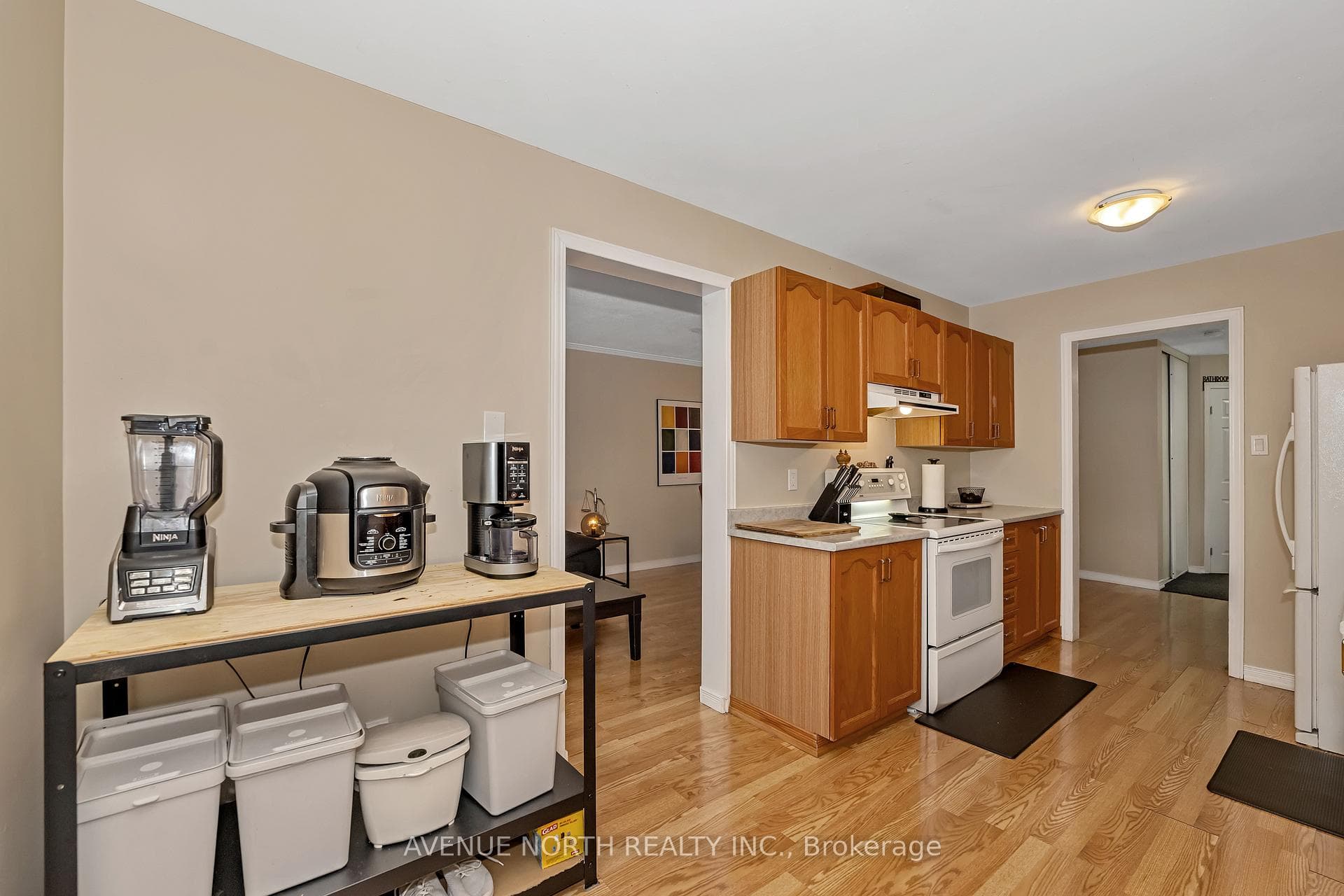 120 MARKLAND Crescent photo 10
