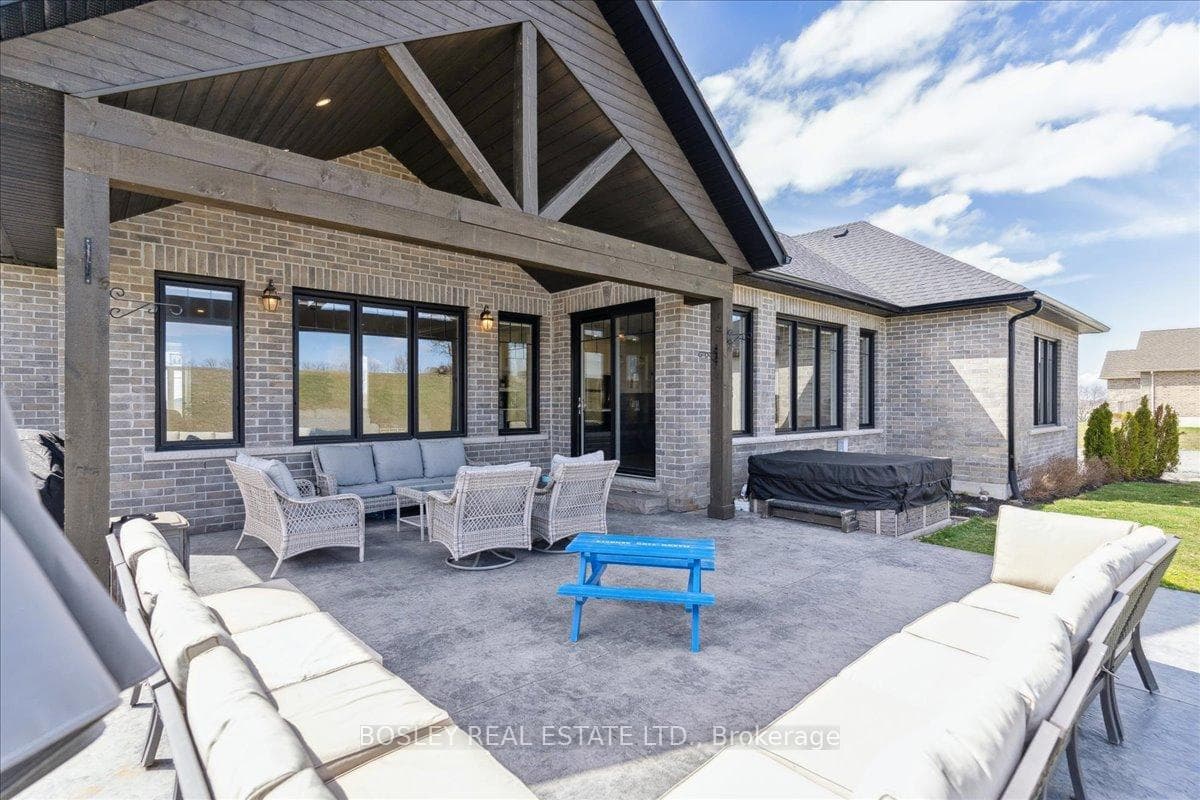 9533 Simcoe Street photo 38