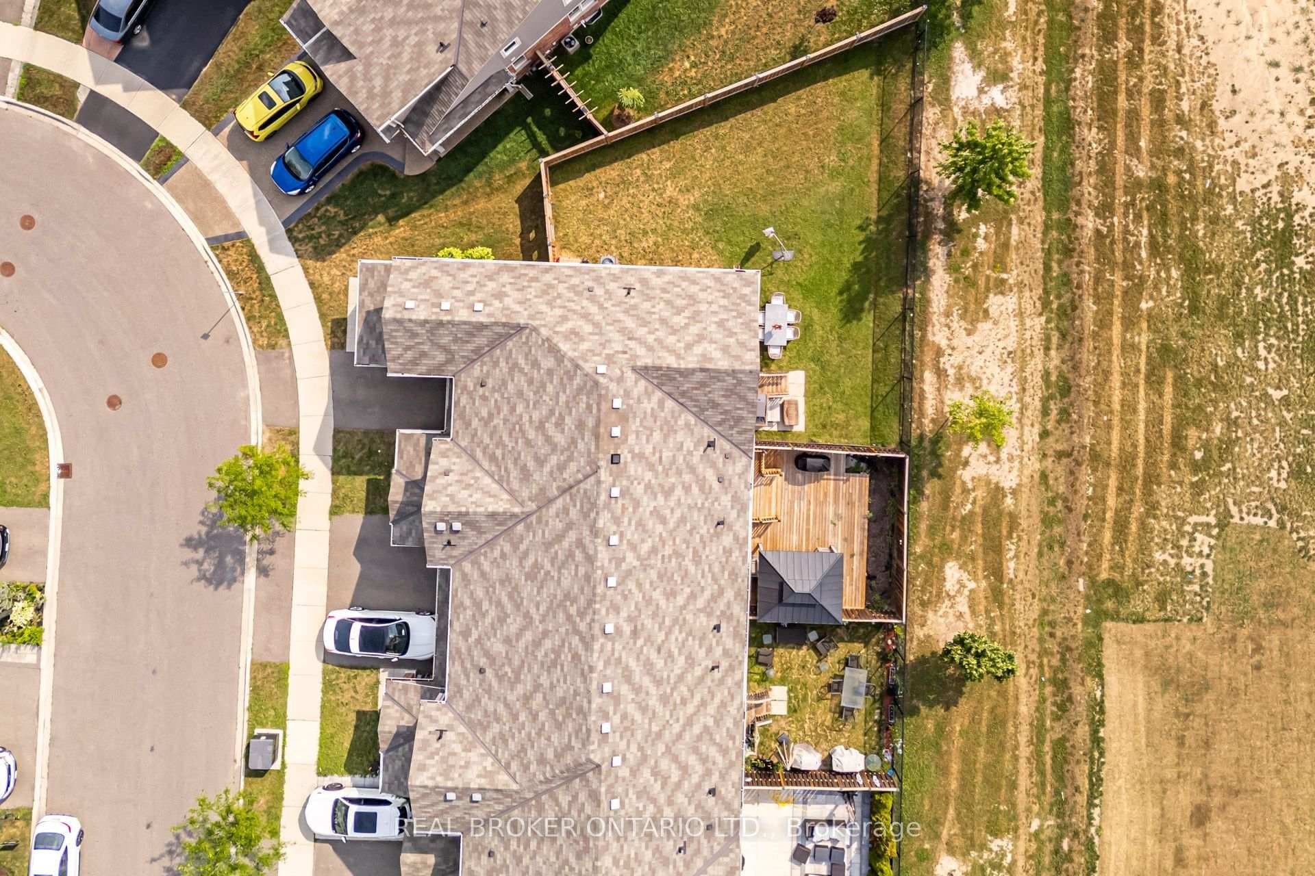 1178 Duignan Crescent photo 36
