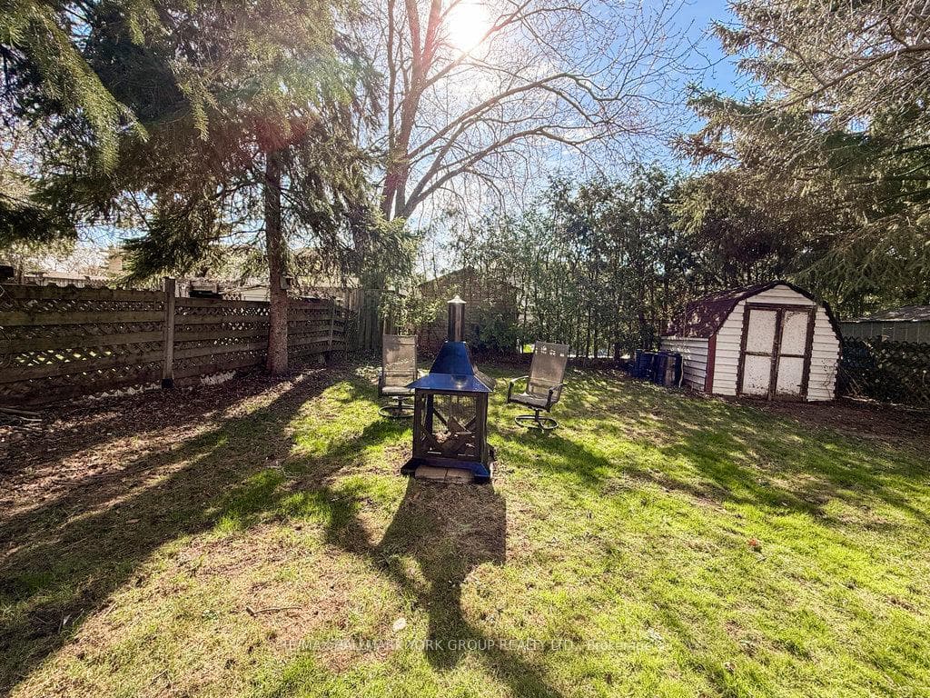 384 Handley Crescent photo 35