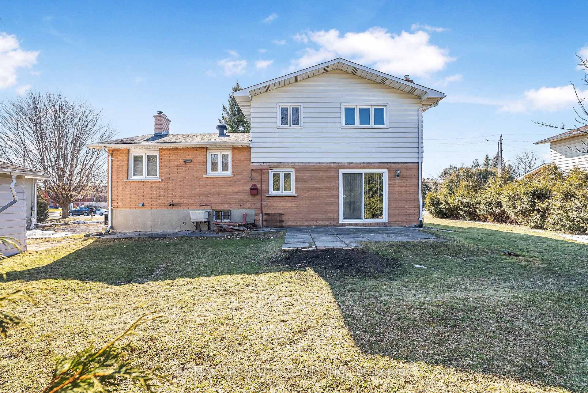 1739 Fisher Avenue photo 40