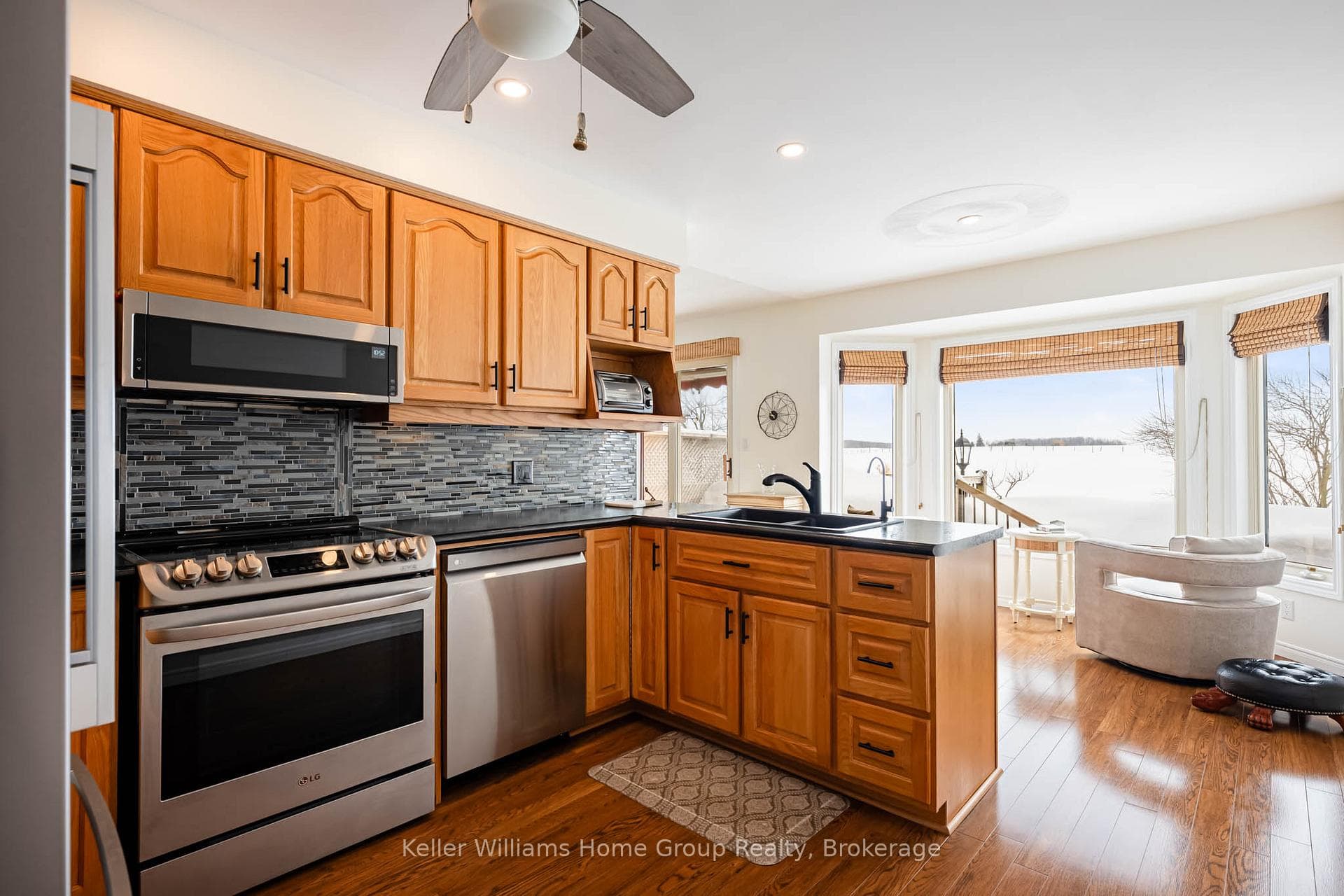 550 MAPLE Avenue photo 17