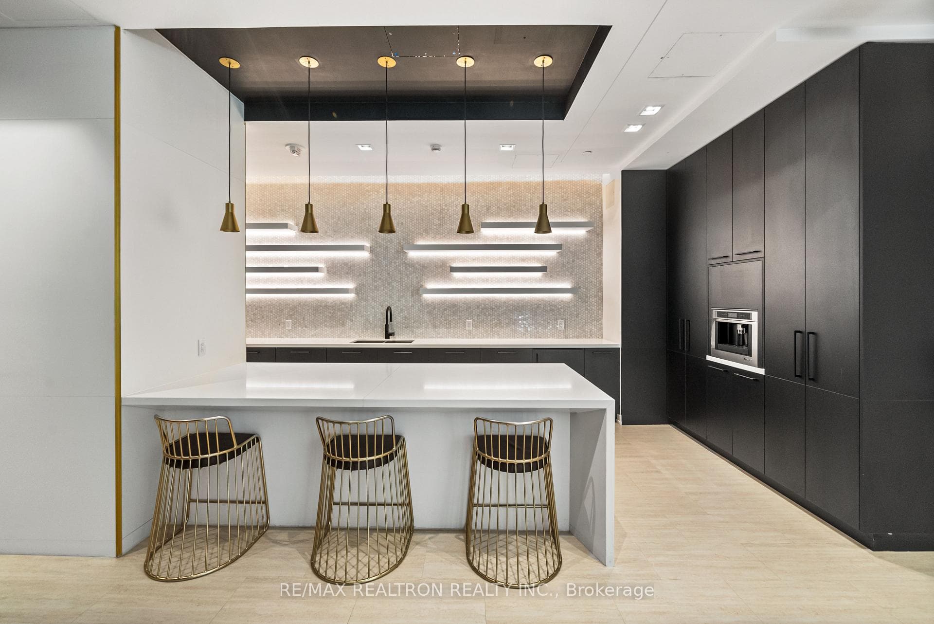 Common Kitchen - Stephen Sun (RE/MAX)